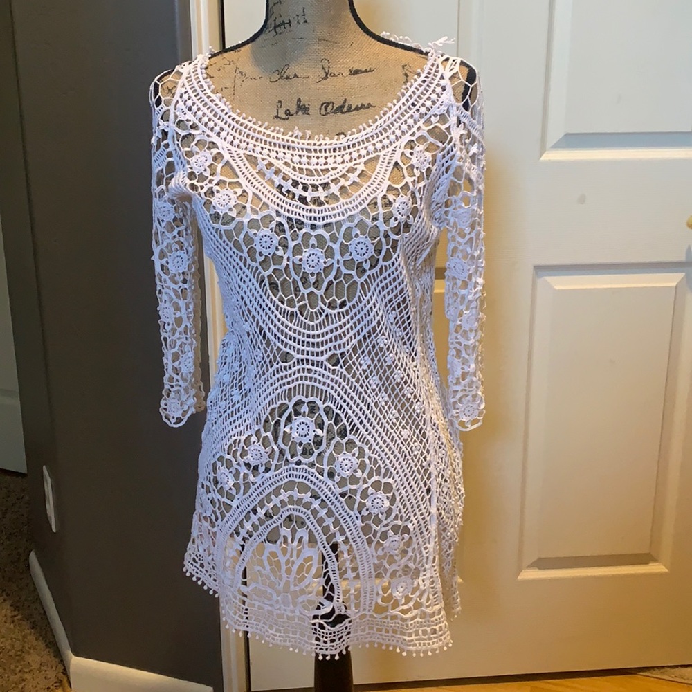 White treaded long sleeve shirt